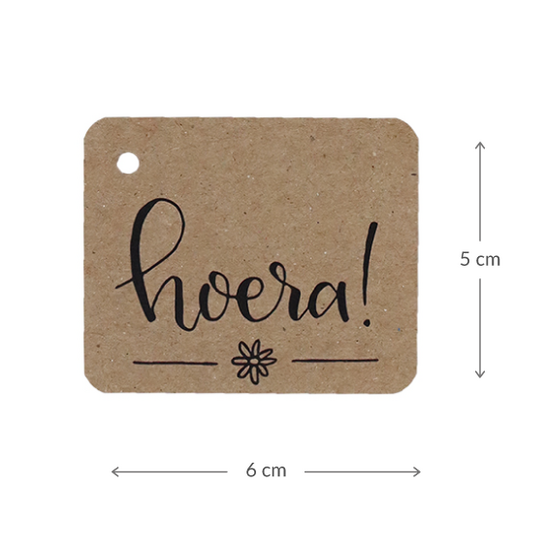 Kraftlabel 50 x 60 mm met boorgat met de tekst &#039;Hoera&#039; - Maatgeving